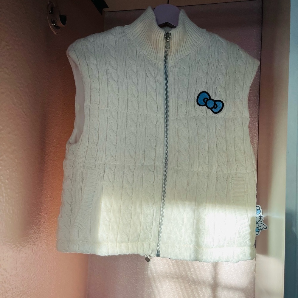 Hello Kitty Cable Knit Vest in Cream